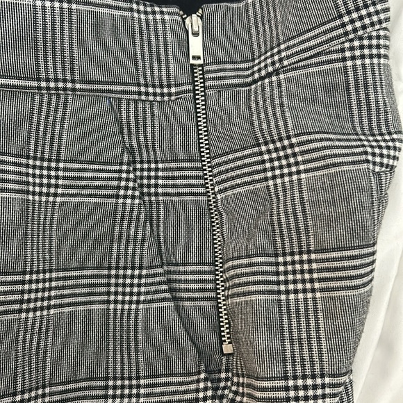 Zara Women's Plaid Shorts Grey/Black Size Medium High Waist Side Zipper Pockets - Picture 5 of 6